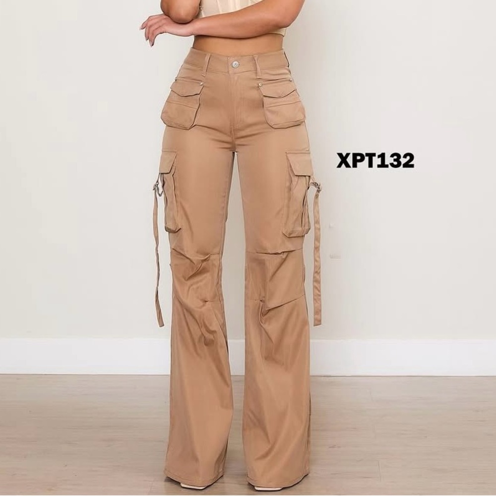 NWT Vibrant Tan Wide Leg Cargo Pants